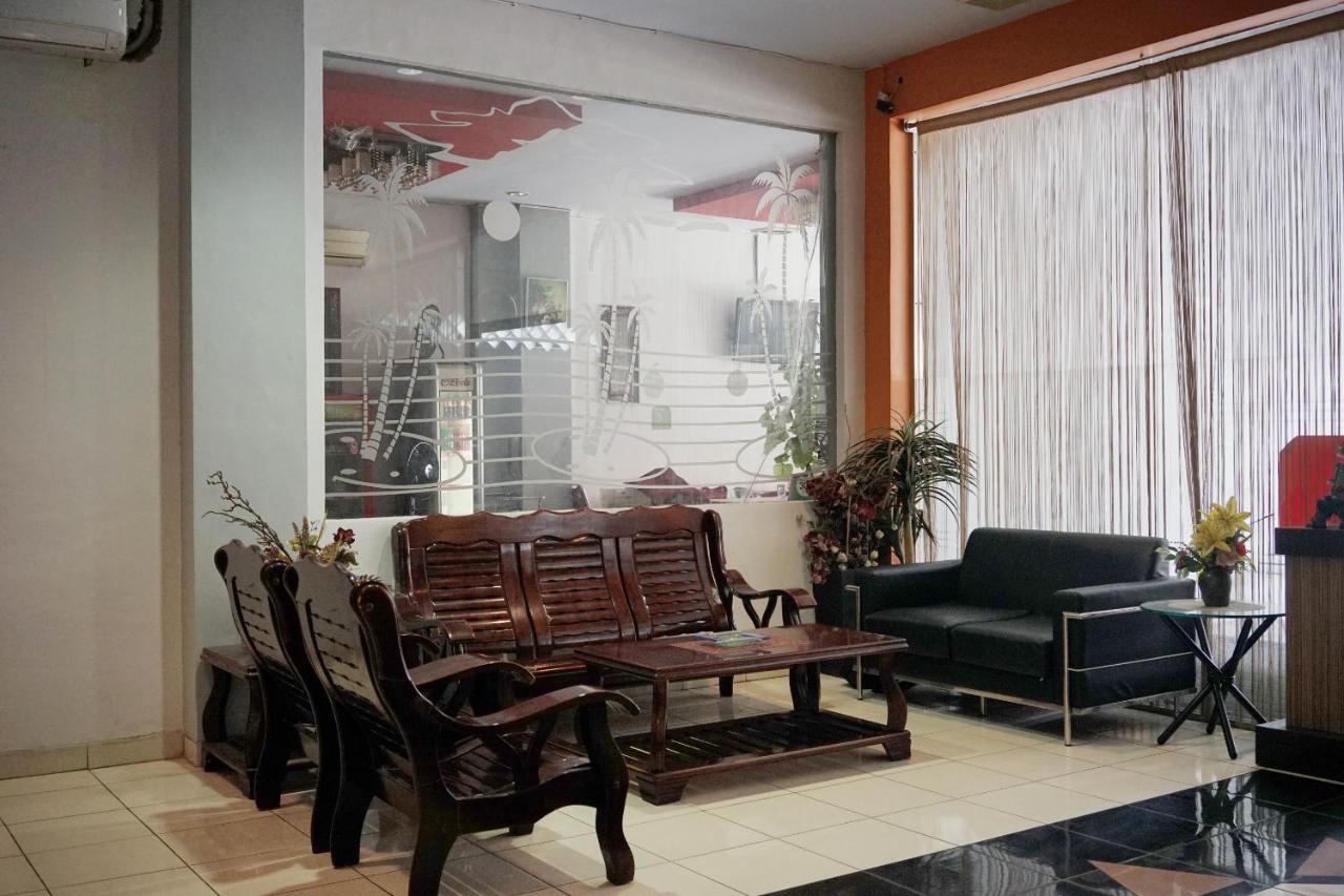 Oyo 2291 Hotel Bahagia Makassar Luaran gambar